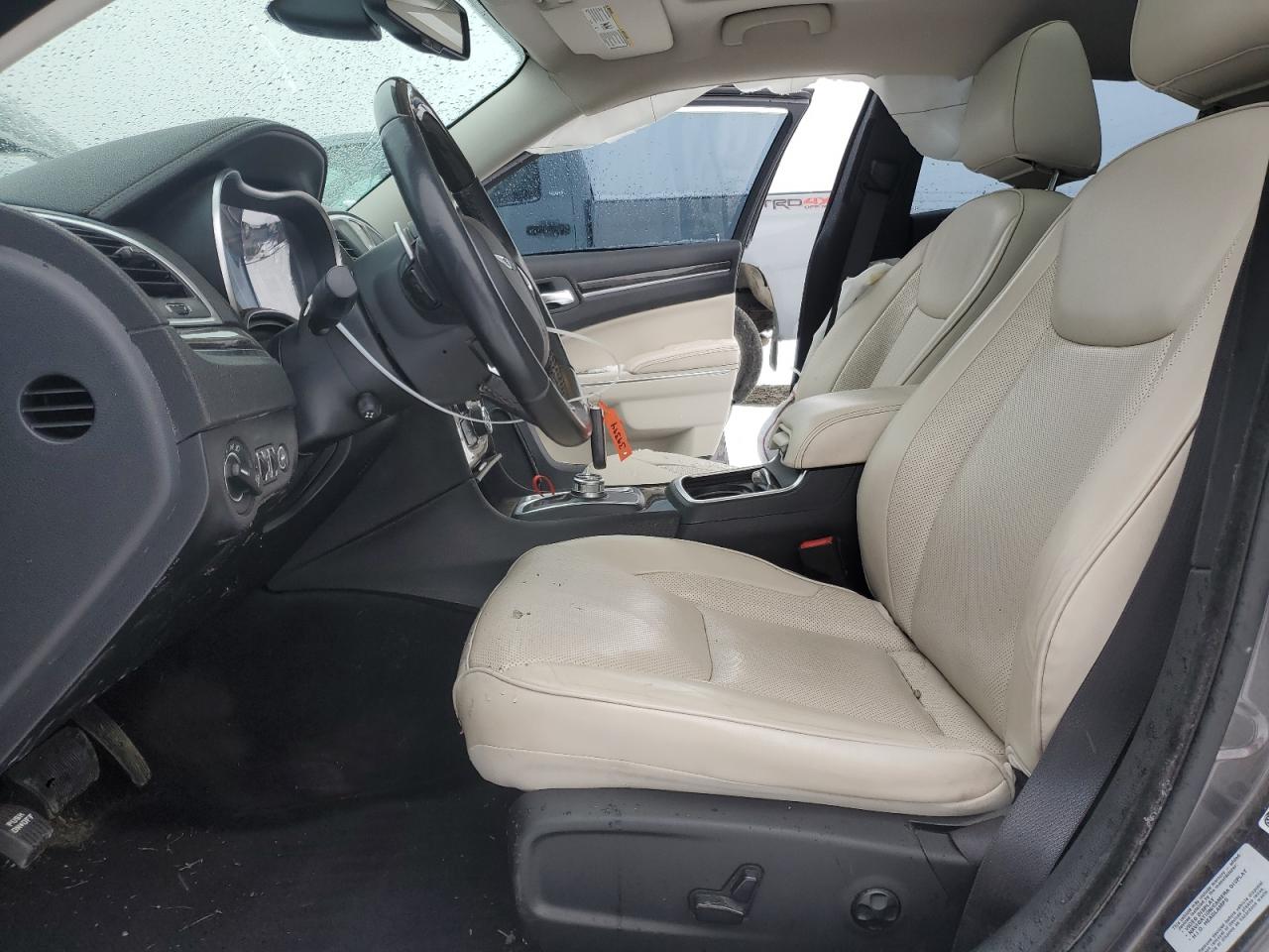 2015 Chrysler 300 - Image 7
