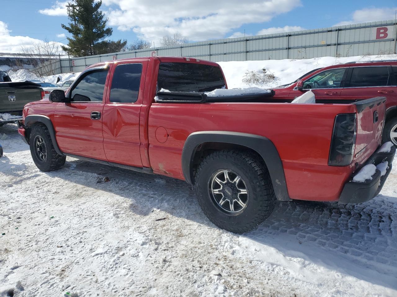 2007 Chevrolet Silverado - Image 2