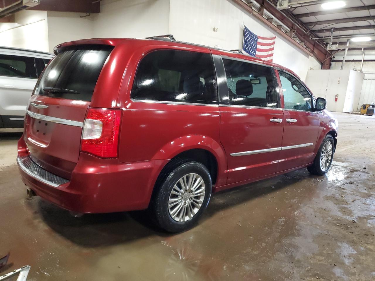 2015 Chrysler Town & Country - Image 3
