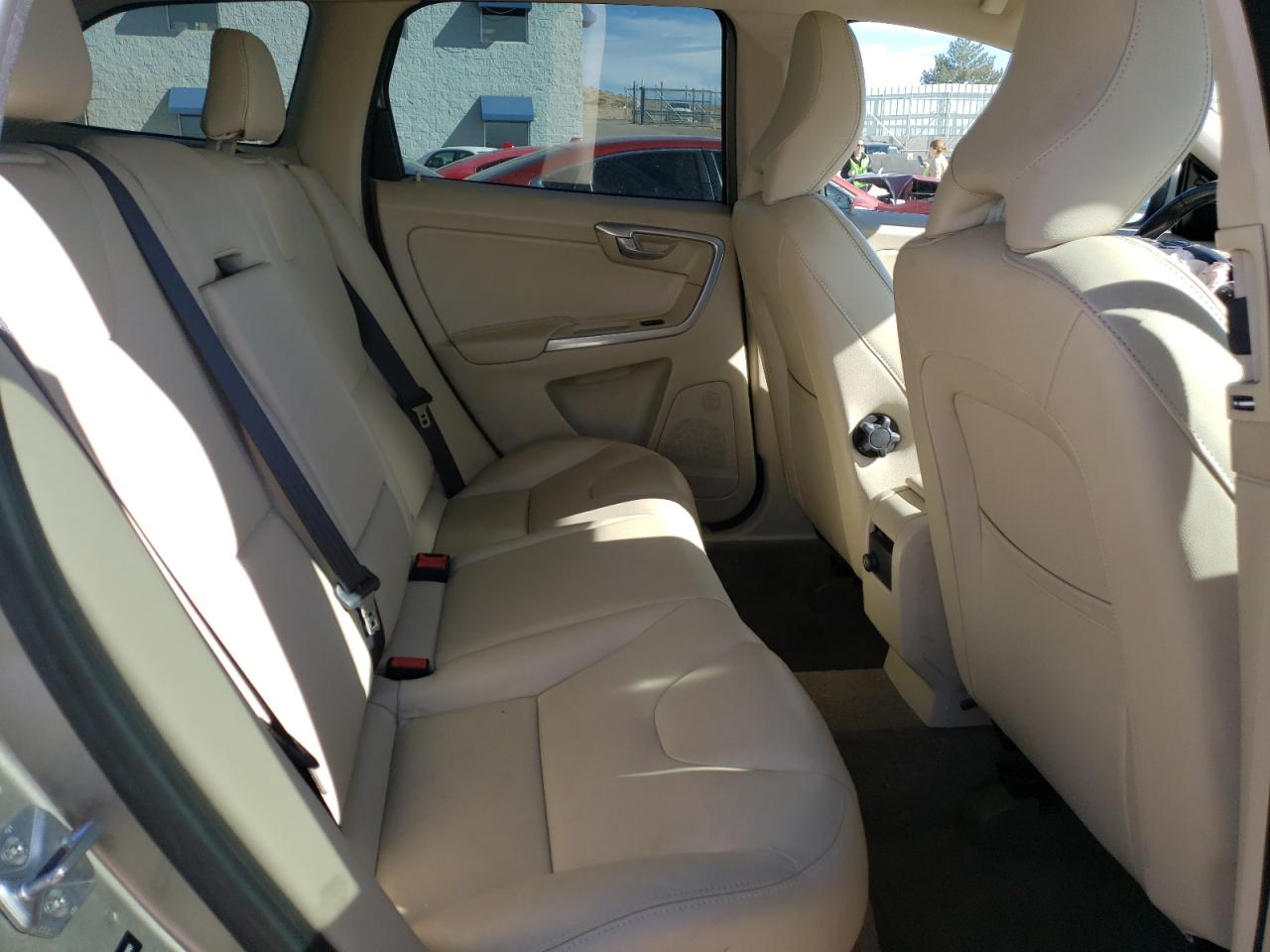 2015 Volvo XC60 - Image 11