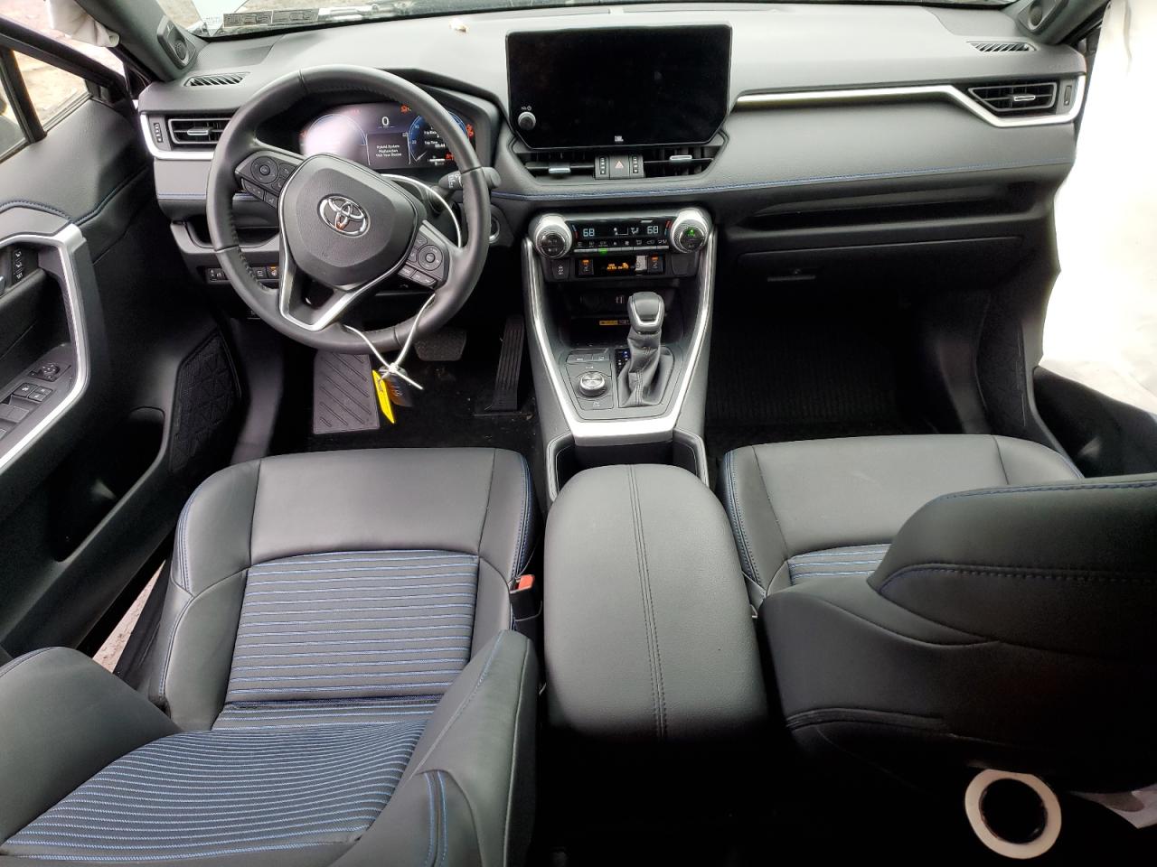 2024 Toyota RAV 4 - Image 8