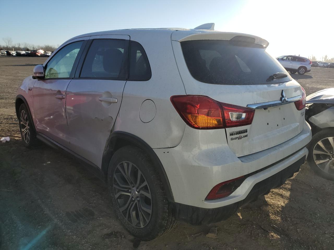 2018 Mitsubishi Outlander - Image 2