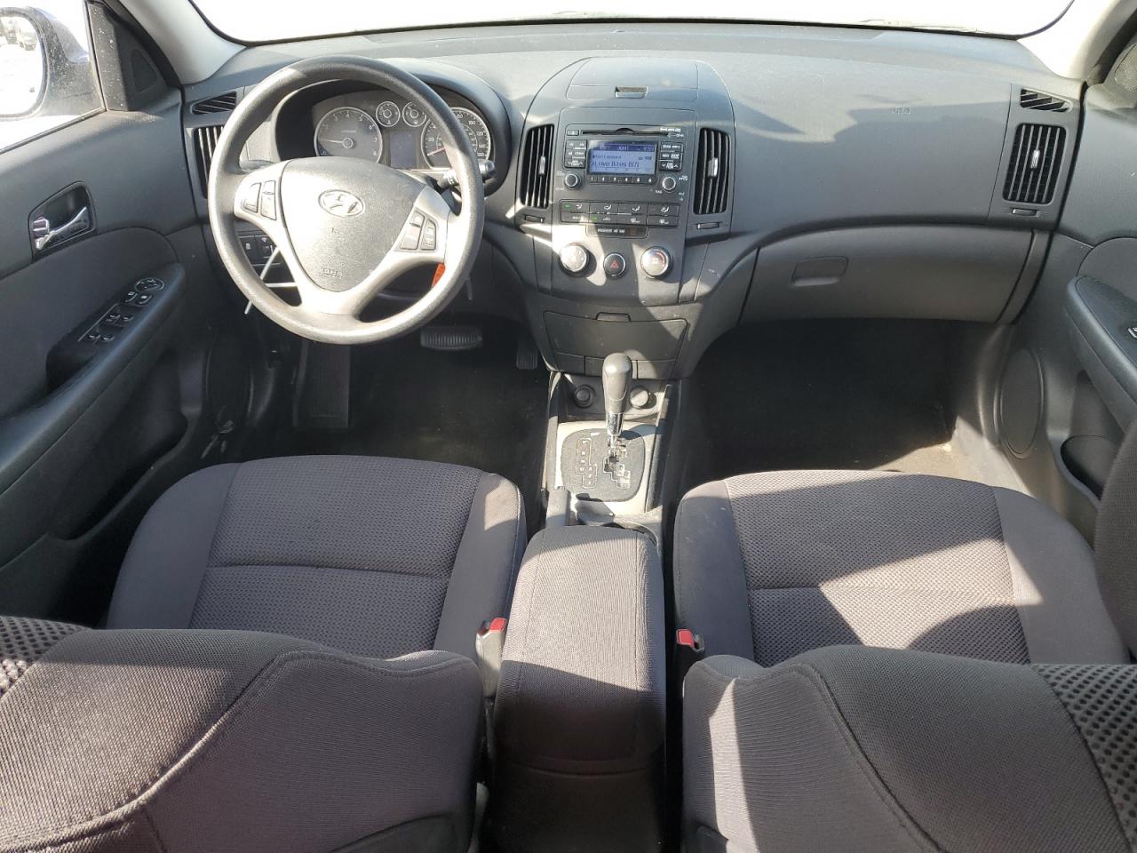 2012 Hyundai Elantra - Image 8