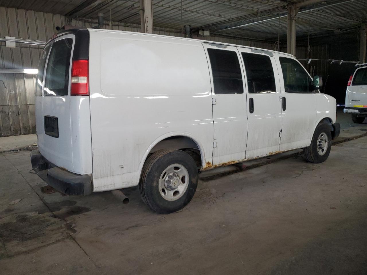 2011 Chevrolet Express - Image 3