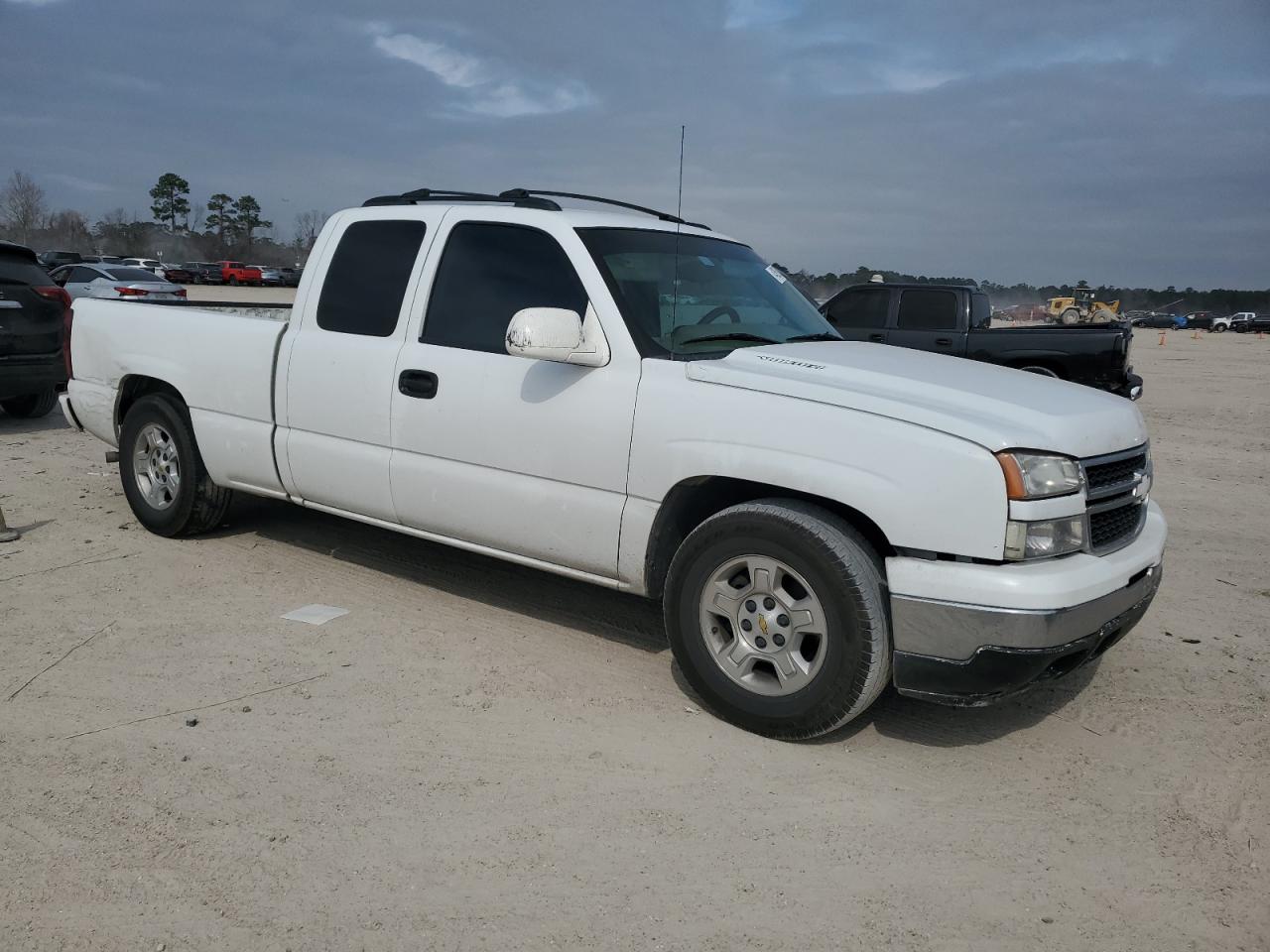 2007 Chevrolet Silverado - Image 4