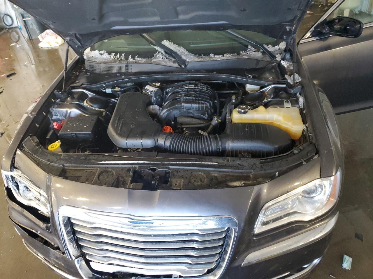 2014 Chrysler 300 - Image 11