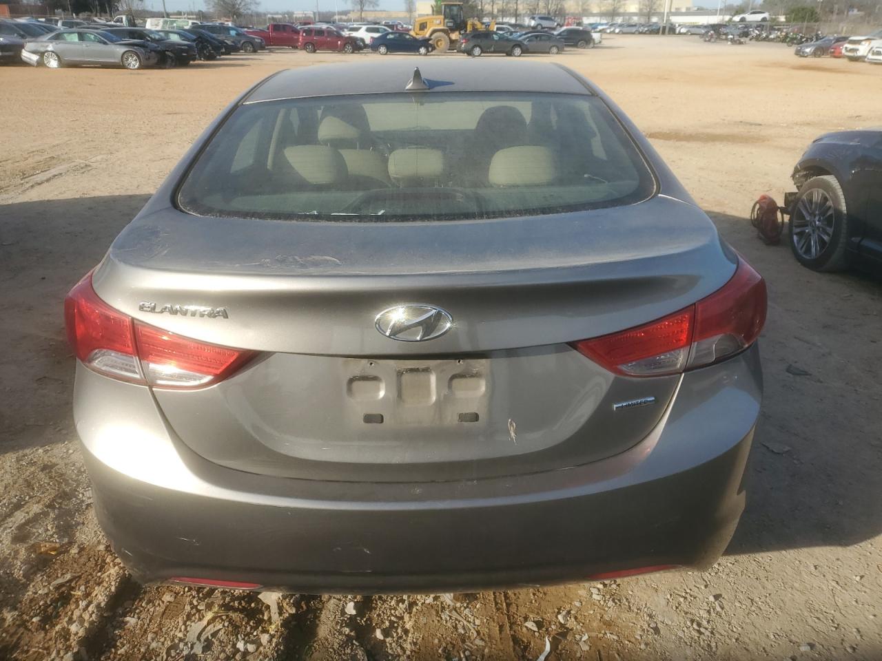 2011 Hyundai Elantra - Image 6