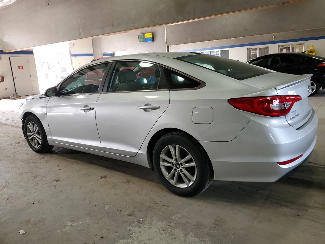 2015 Hyundai Sonata - Image 2