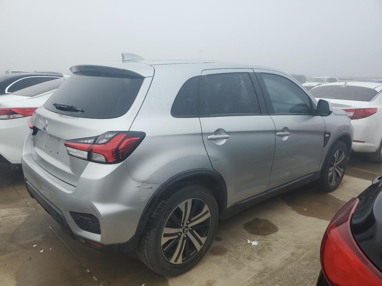 2020 Mitsubishi Outlander - Image 3