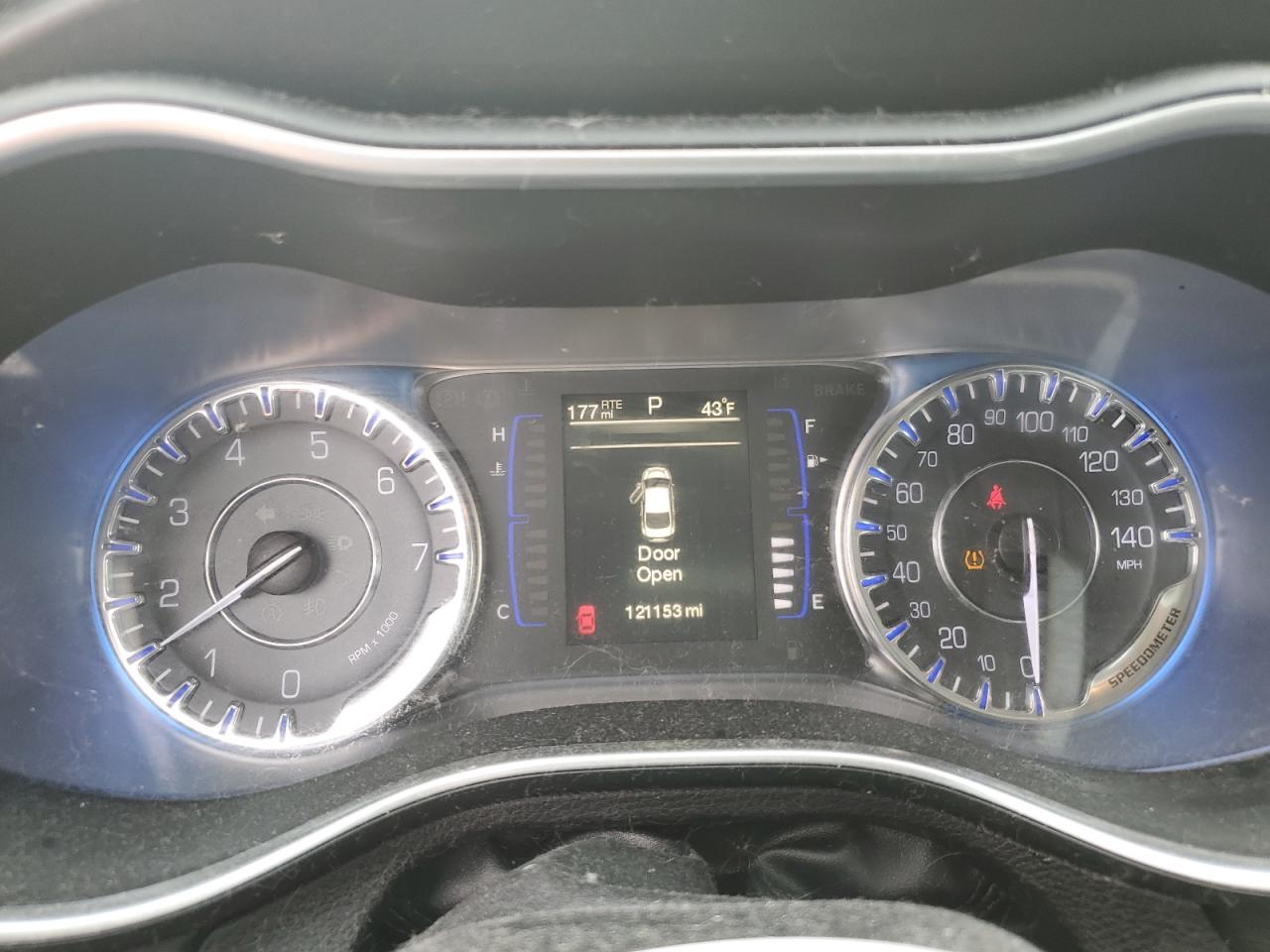2015 Chrysler 200 - Image 9