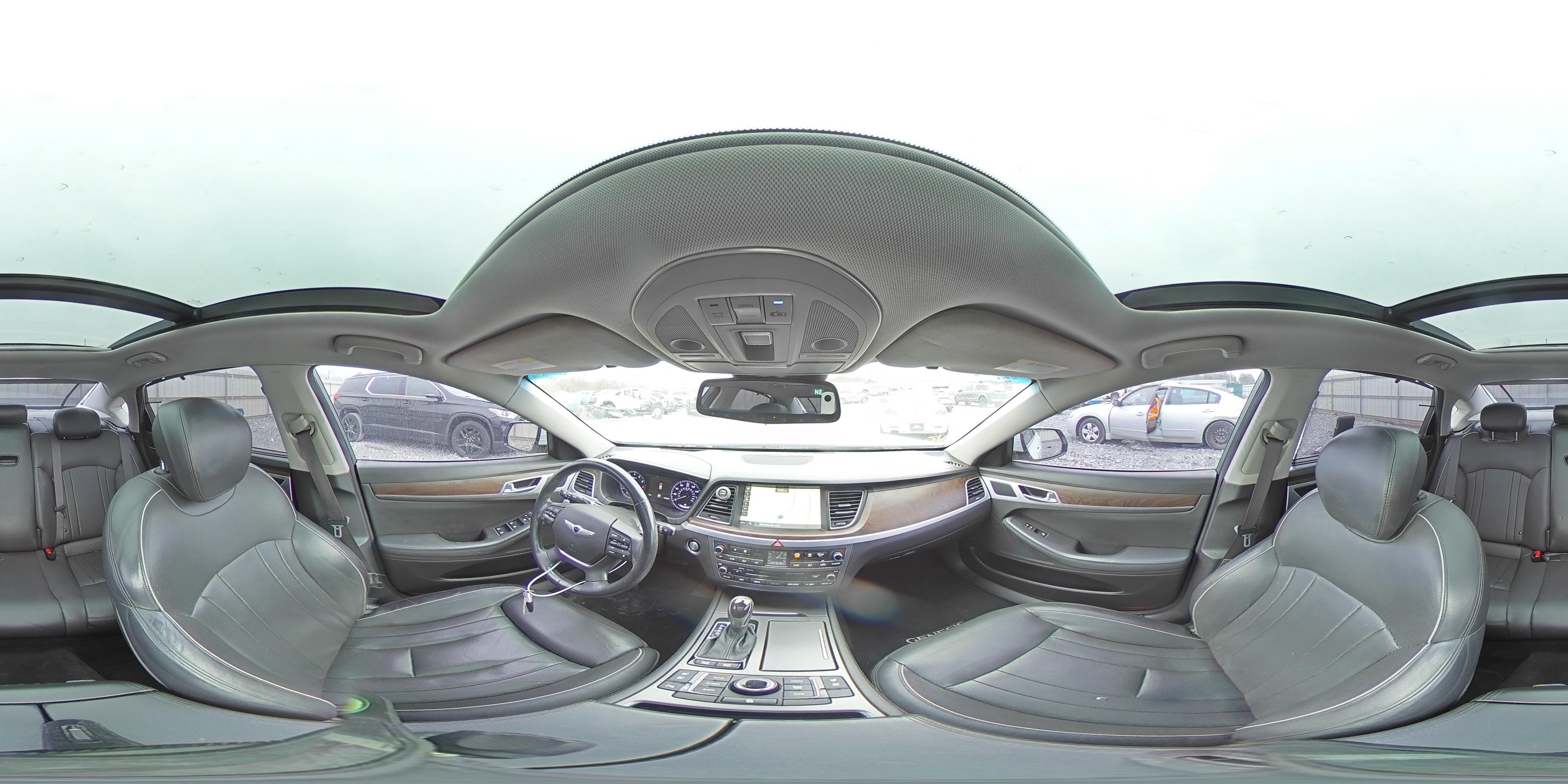 2015 Hyundai Genesis - Image 13