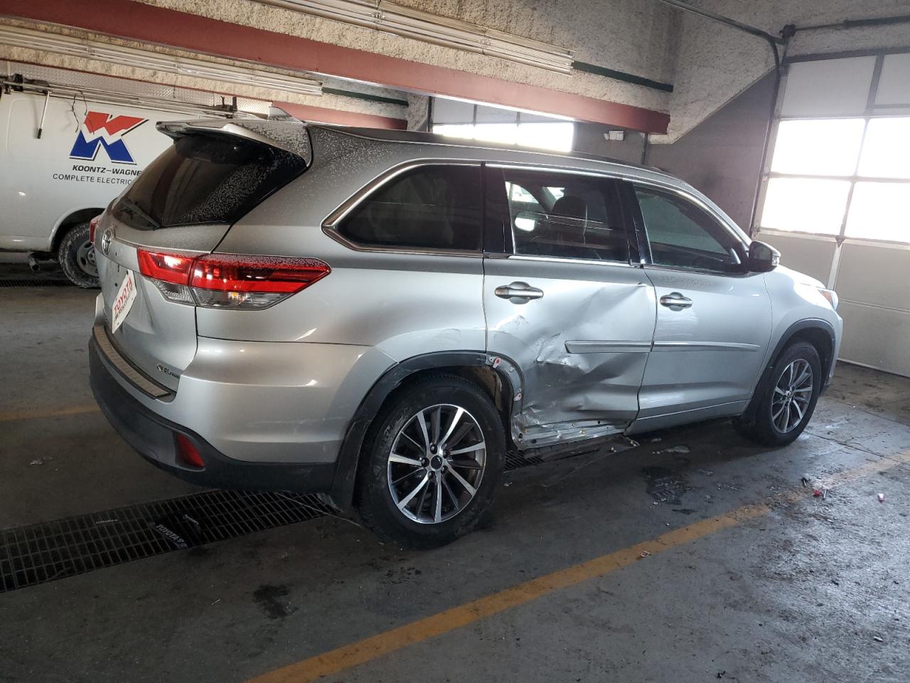 2018 Toyota Highlander - Image 3