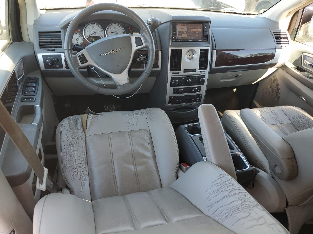2010 Chrysler Town & Country - Image 8