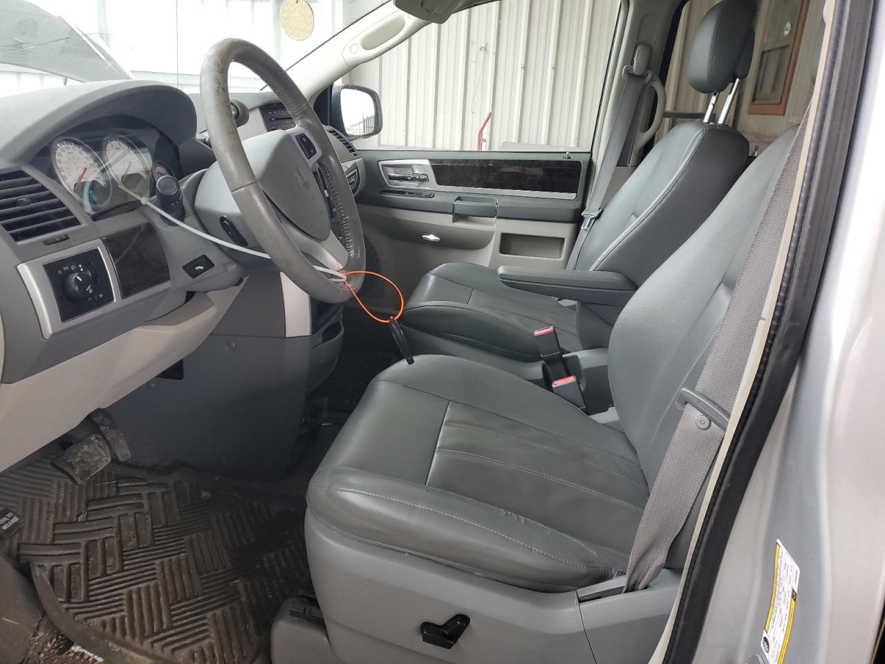 2010 Dodge Caravan - Image 7