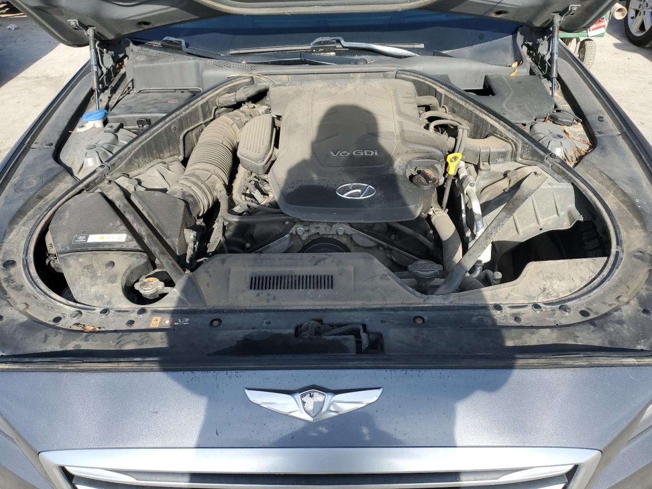 2015 Hyundai Genesis - Image 11