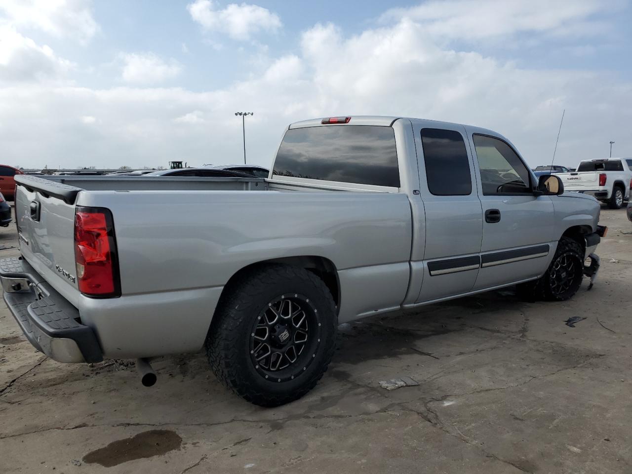 2003 Chevrolet Silverado - Image 3