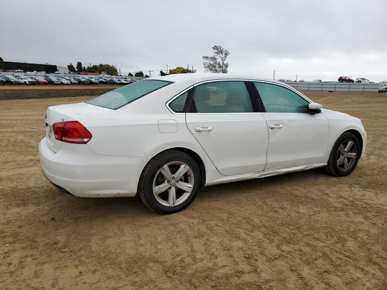 2015 Volkswagen Passat - Image 3