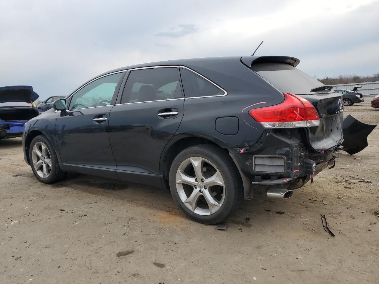 2010 Toyota Venza - Image 2