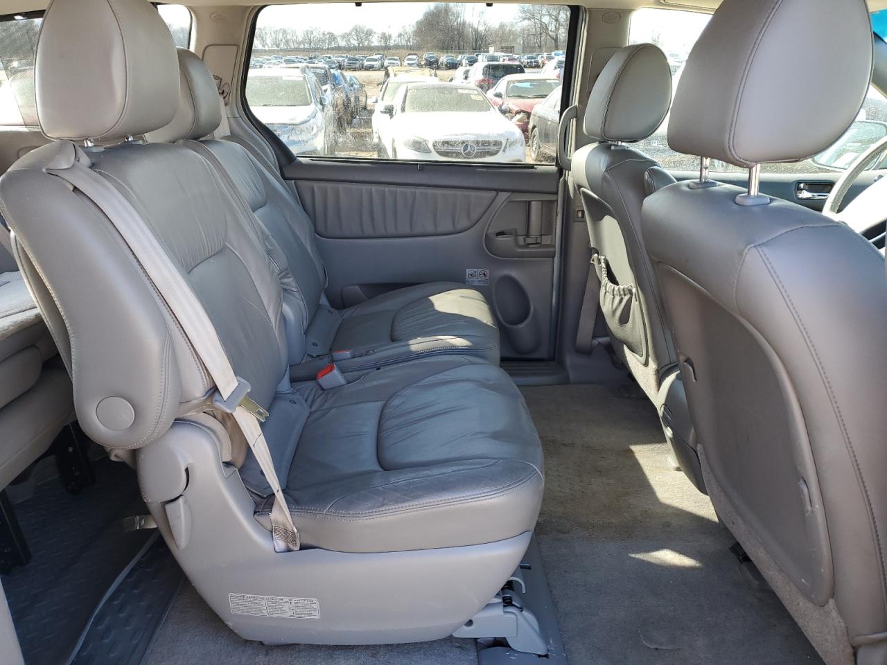 2010 Toyota Sienna - Image 11