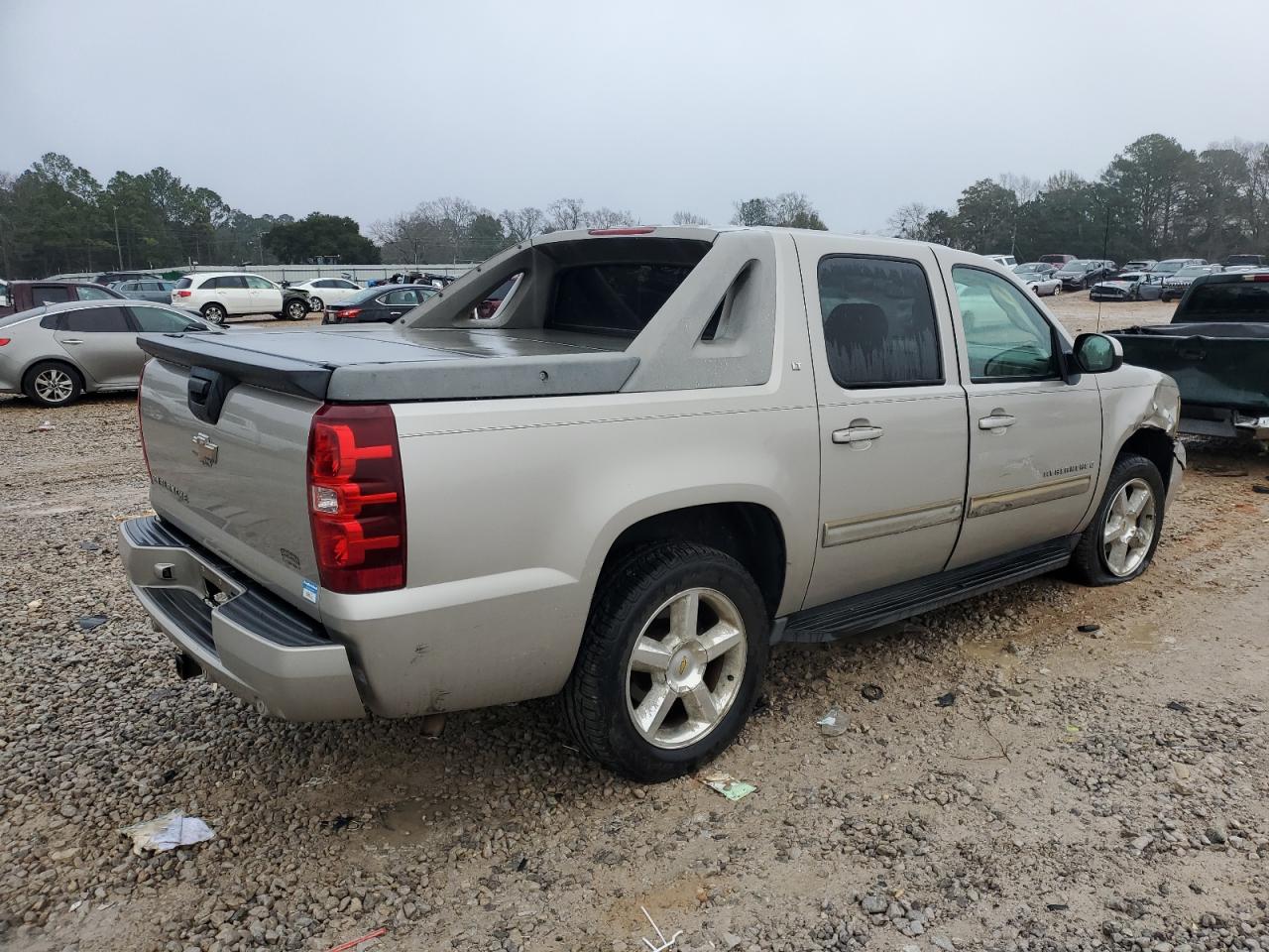 2009 Chevrolet Avalanche - Image 3