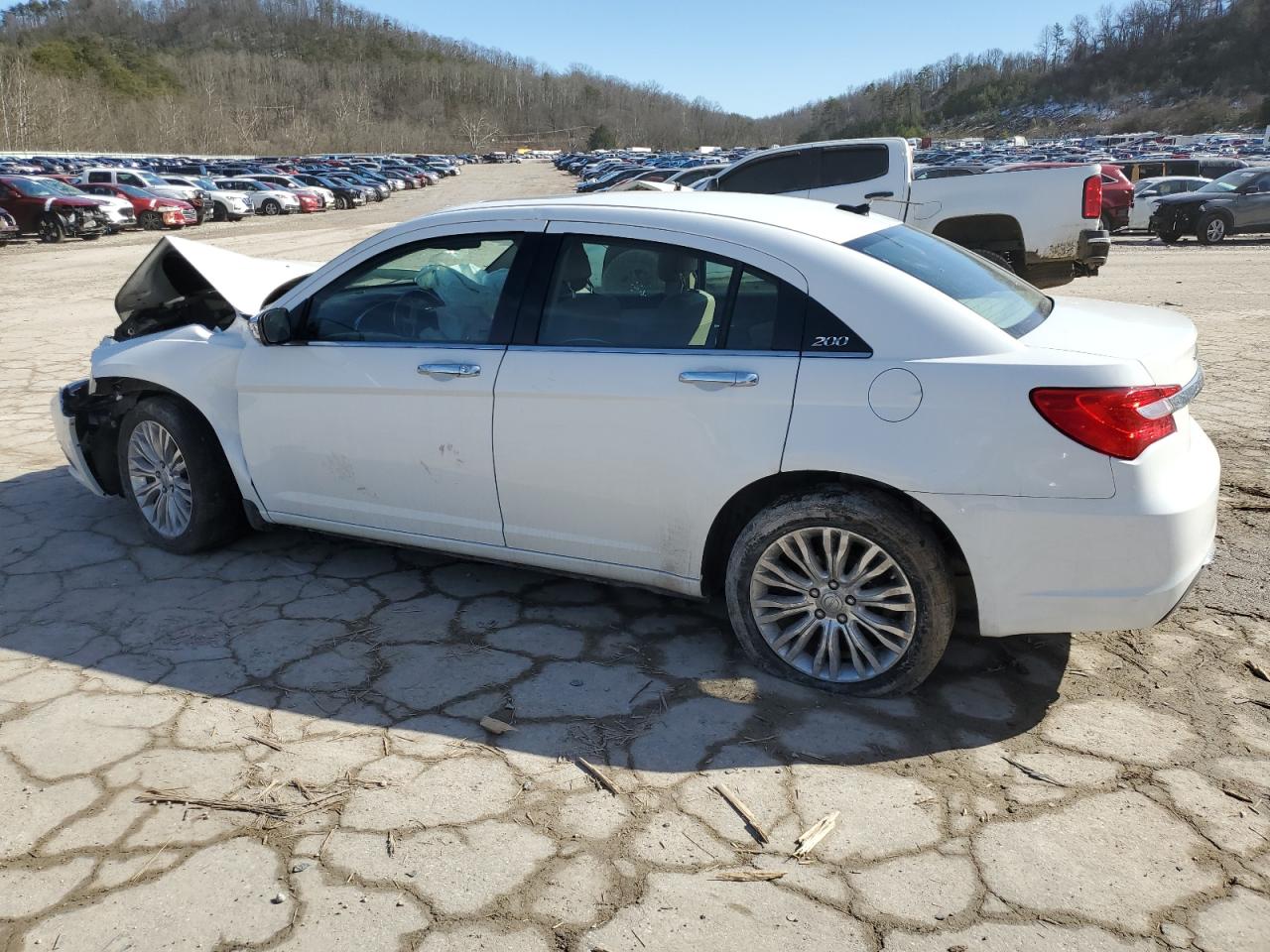 2013 Chrysler 200 - Image 2