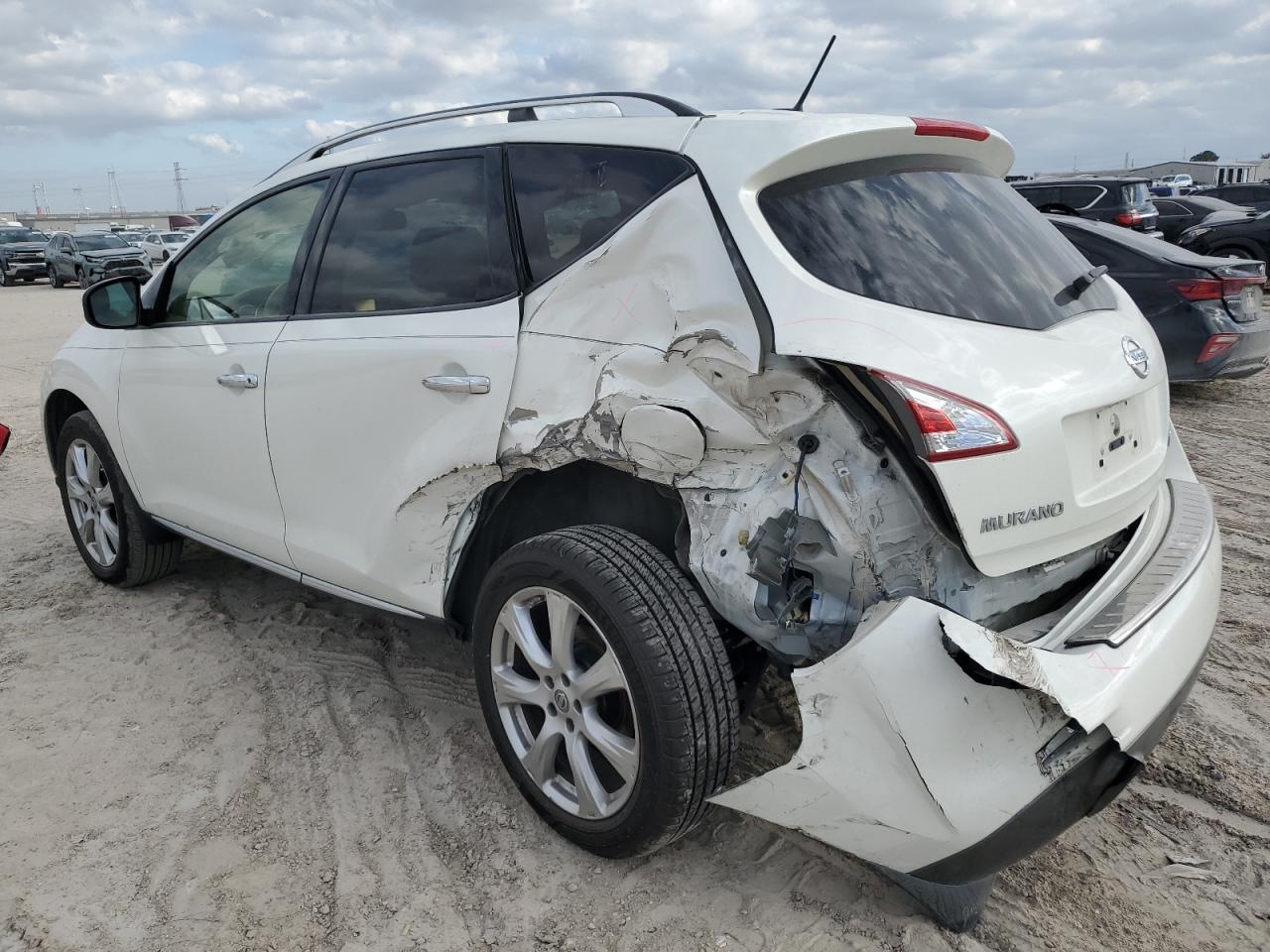 2014 Nissan Murano - Image 2
