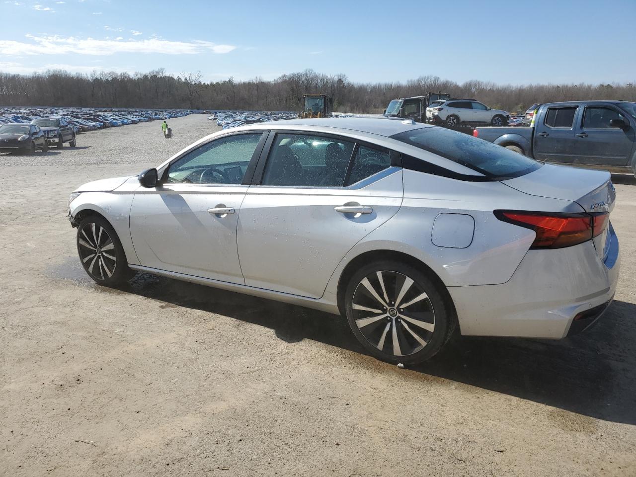 2021 Nissan Altima - Image 2