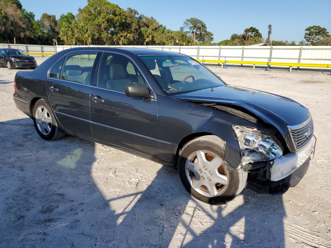 2004 Lexus LS - Image 4