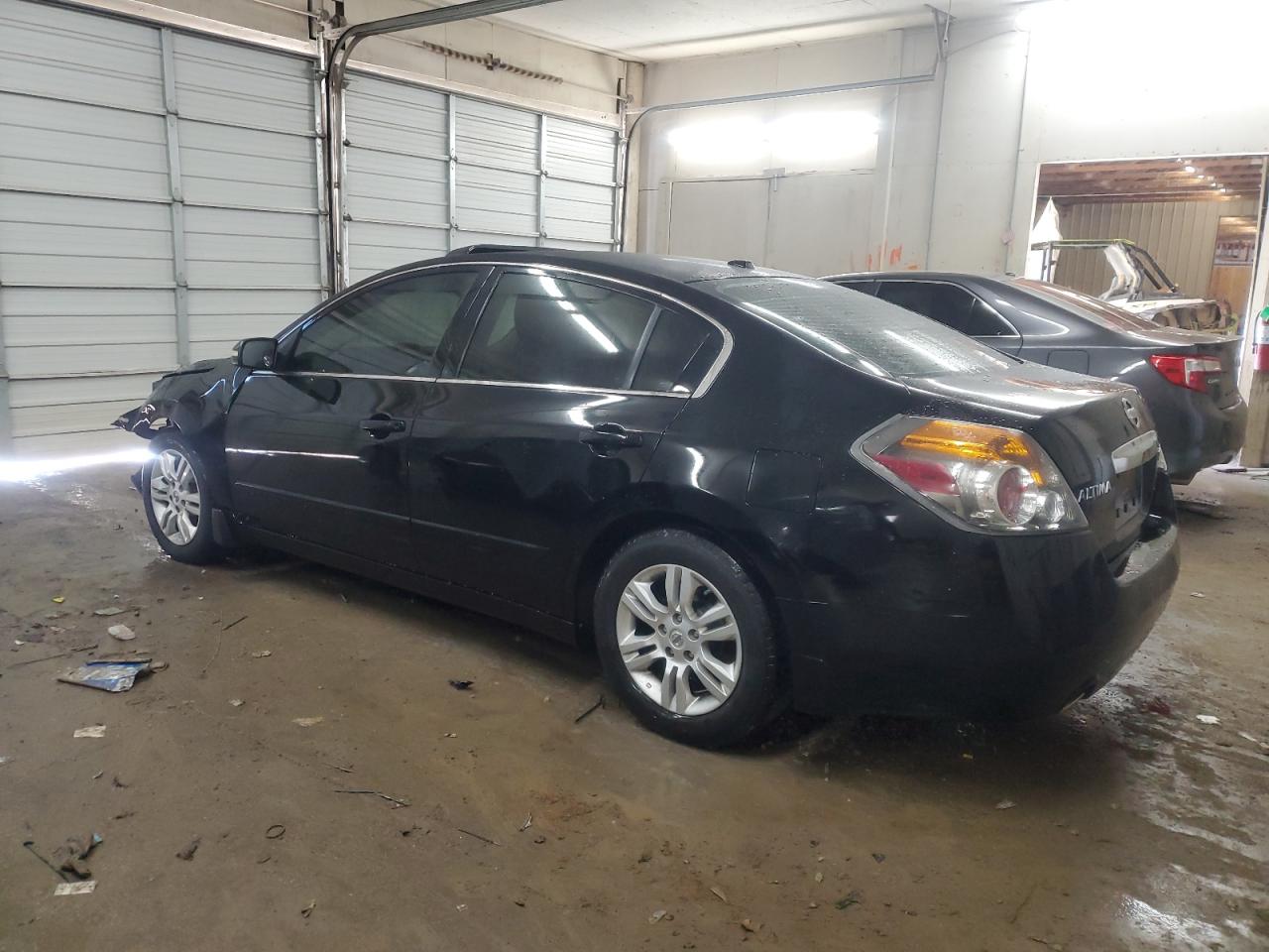 2010 Nissan Altima - Image 2