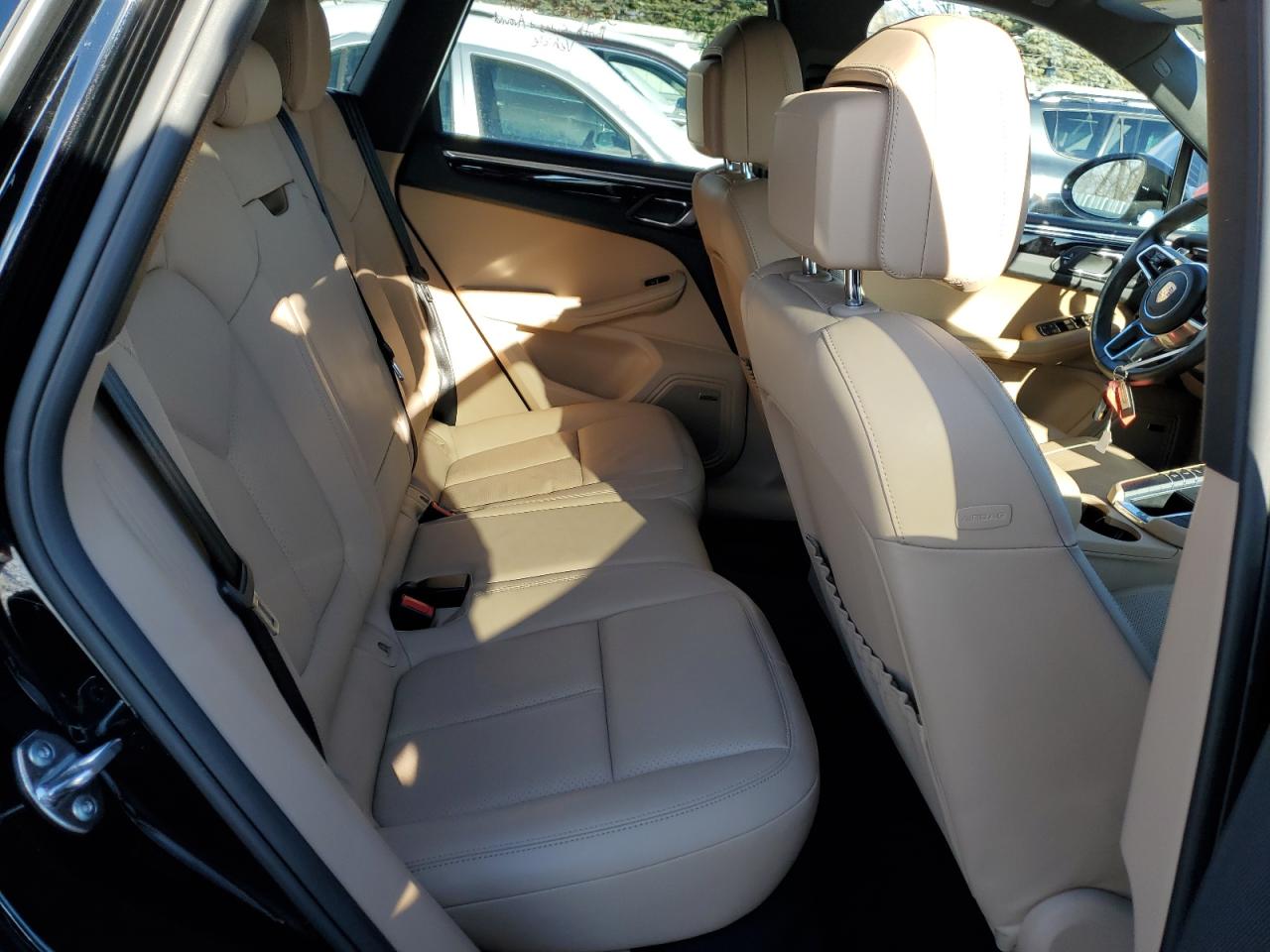 2020 Porsche Macan - Image 11