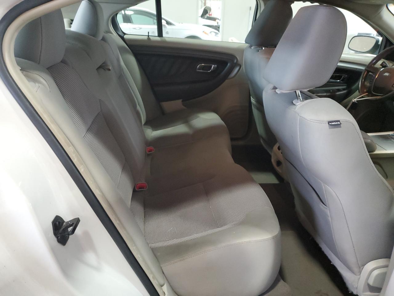 2010 Ford Taurus - Image 10