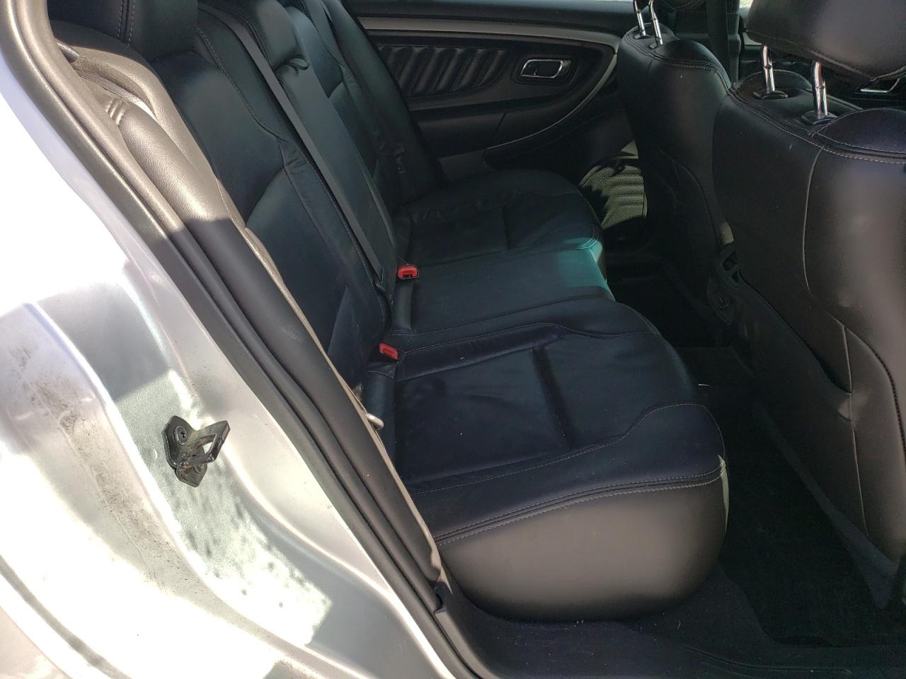 2015 Ford Taurus - Image 10