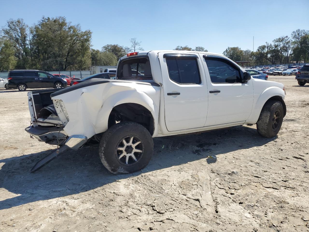 2012 Nissan Navara (Frontier) - Image 3