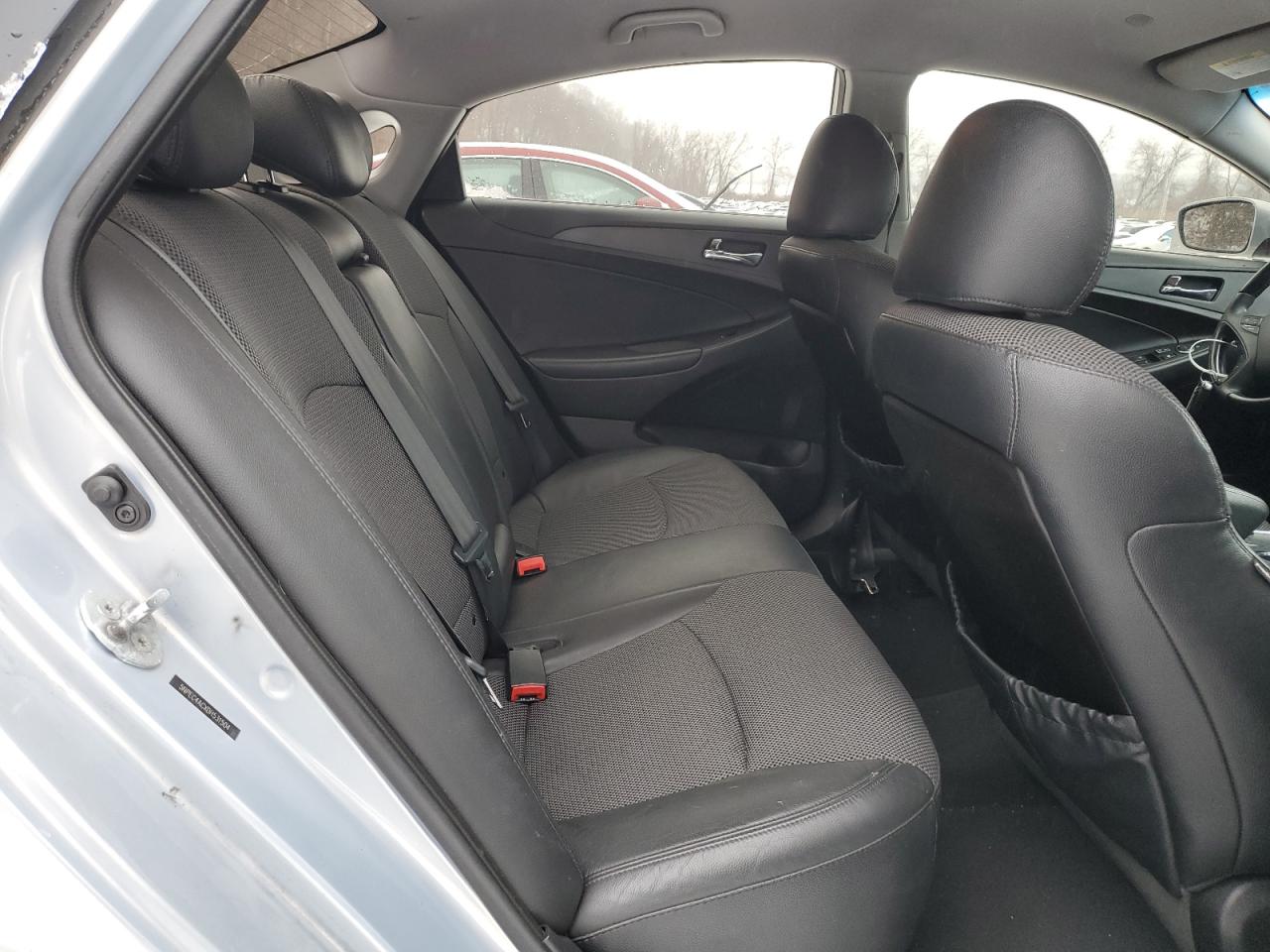 2013 Hyundai Sonata - Image 10