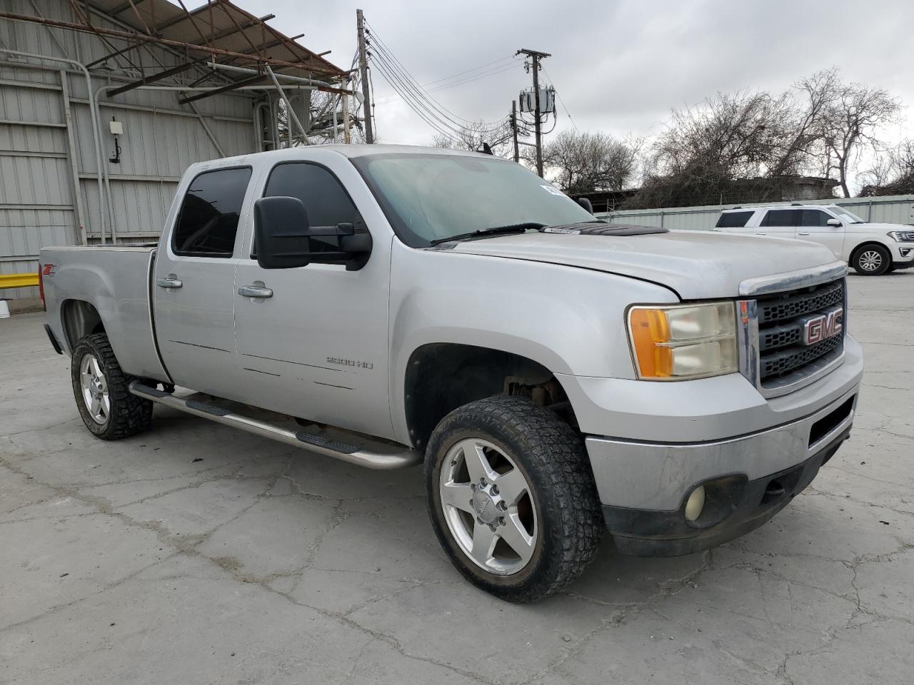 2011 GMC Sierra - Image 4