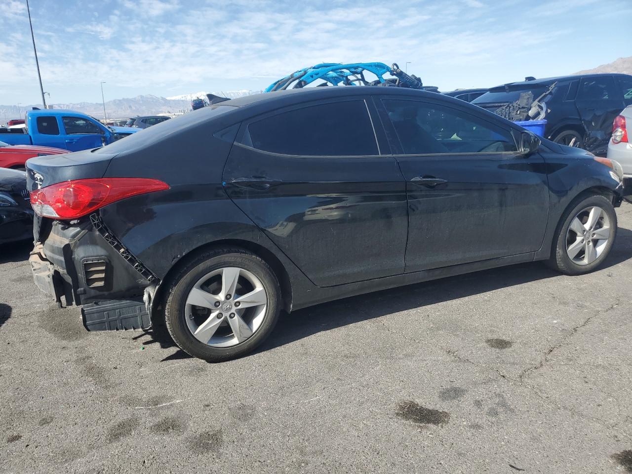 2013 Hyundai Elantra - Image 3