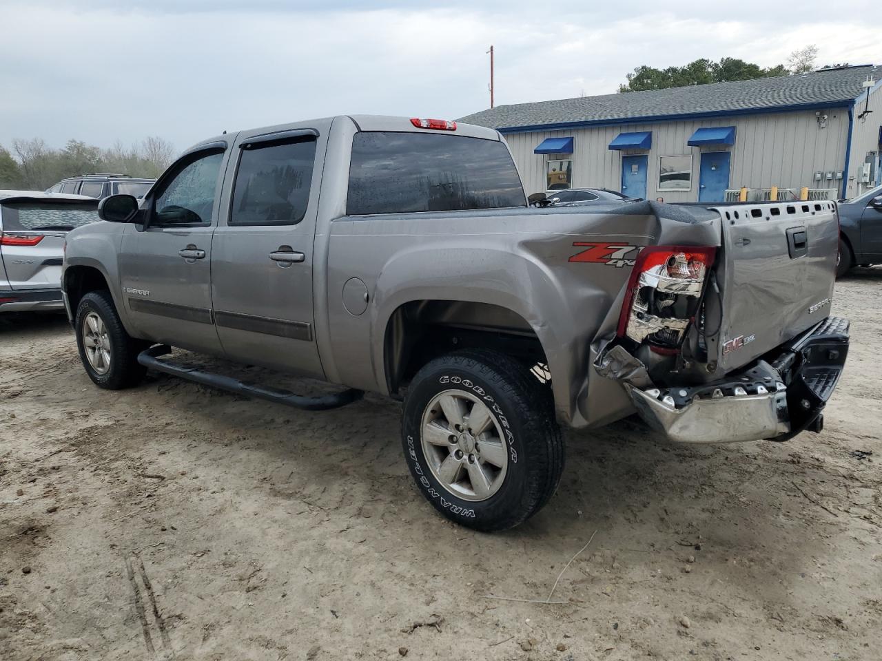 2009 GMC Sierra - Image 2