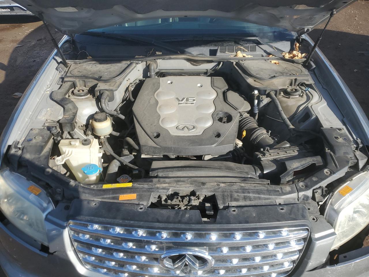 2005 Infiniti FX - Image 12