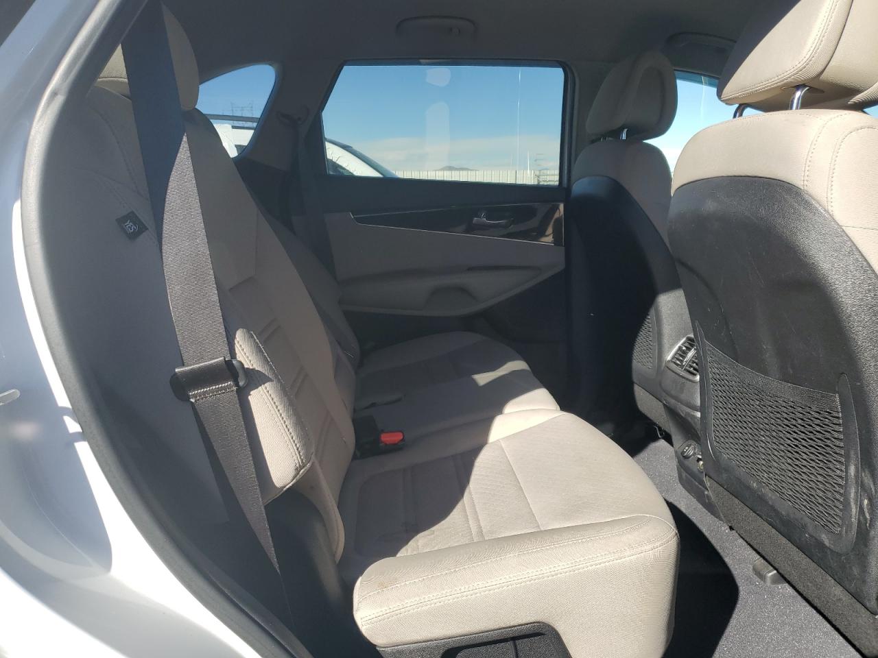 2016 Kia Sorento - Image 12