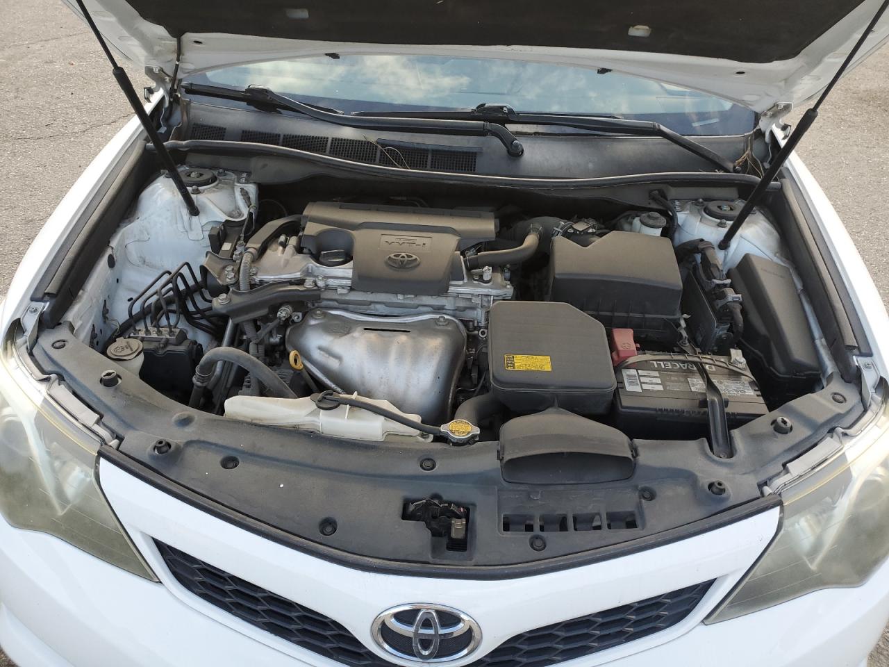 2014 Toyota Camry - Image 12