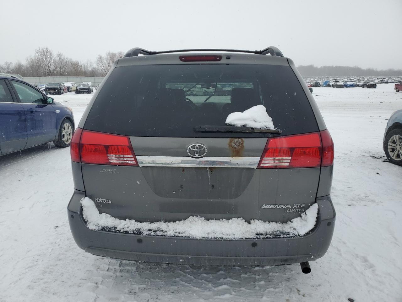 2004 Toyota Sienna - Image 6