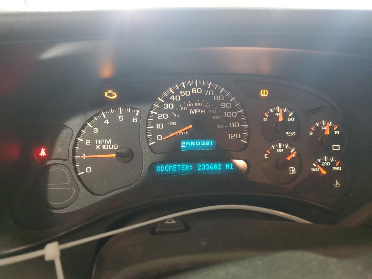 2004 GMC Yukon - Image 9