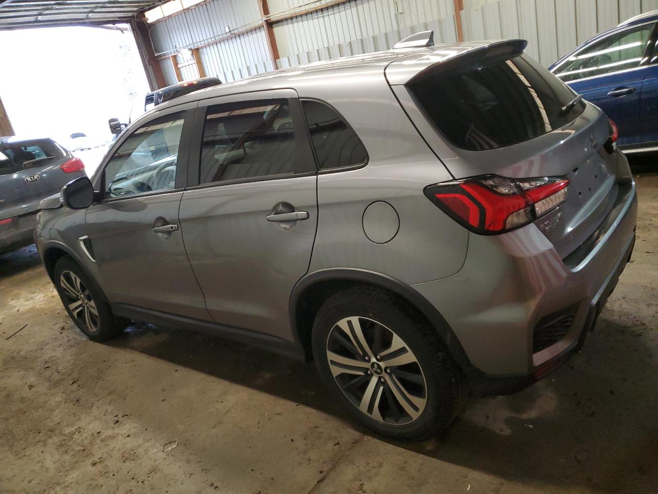 2020 Mitsubishi Outlander - Image 2