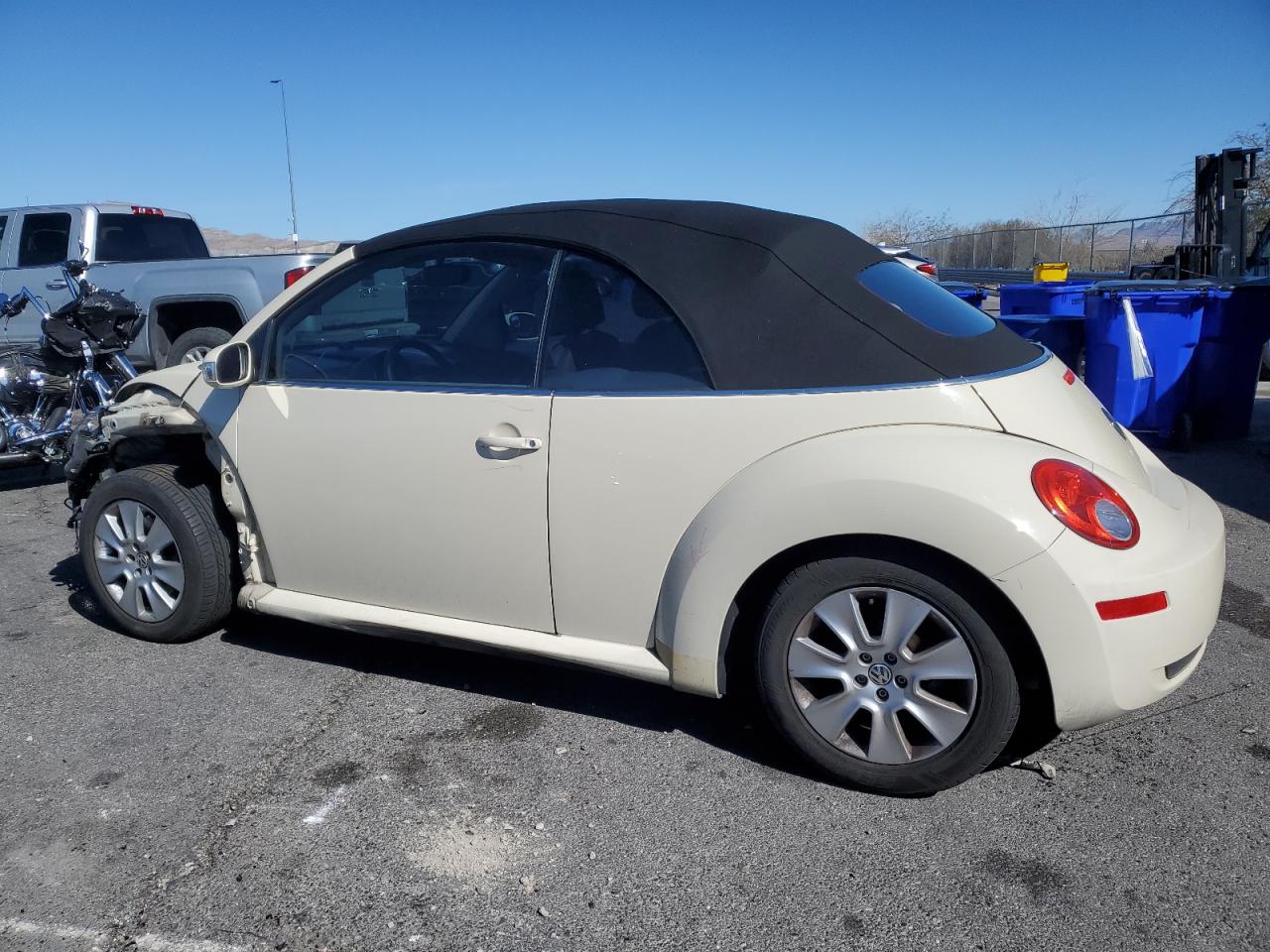 2010 Volkswagen Beetle - Image 2