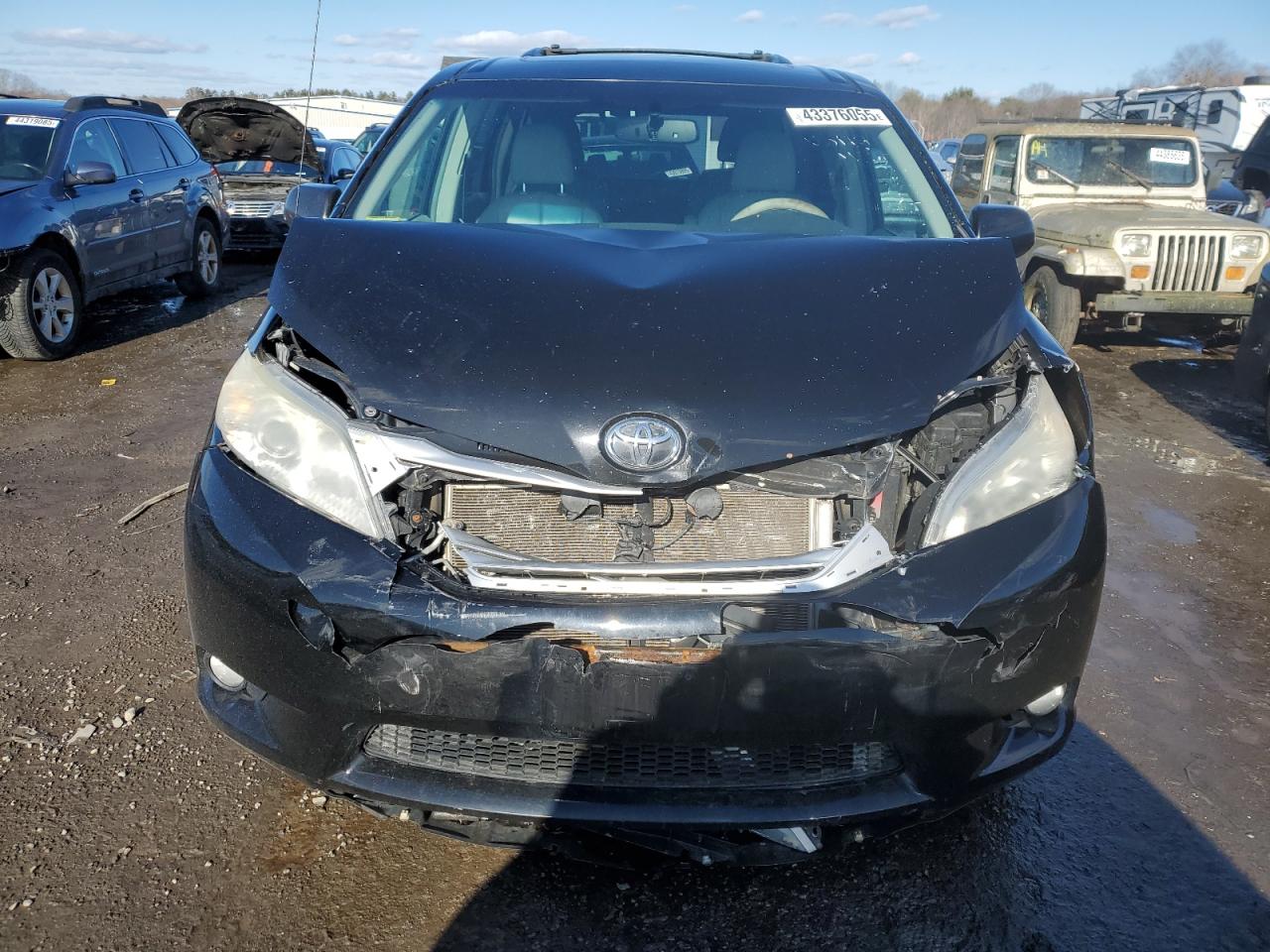 2013 Toyota Sienna - Image 5