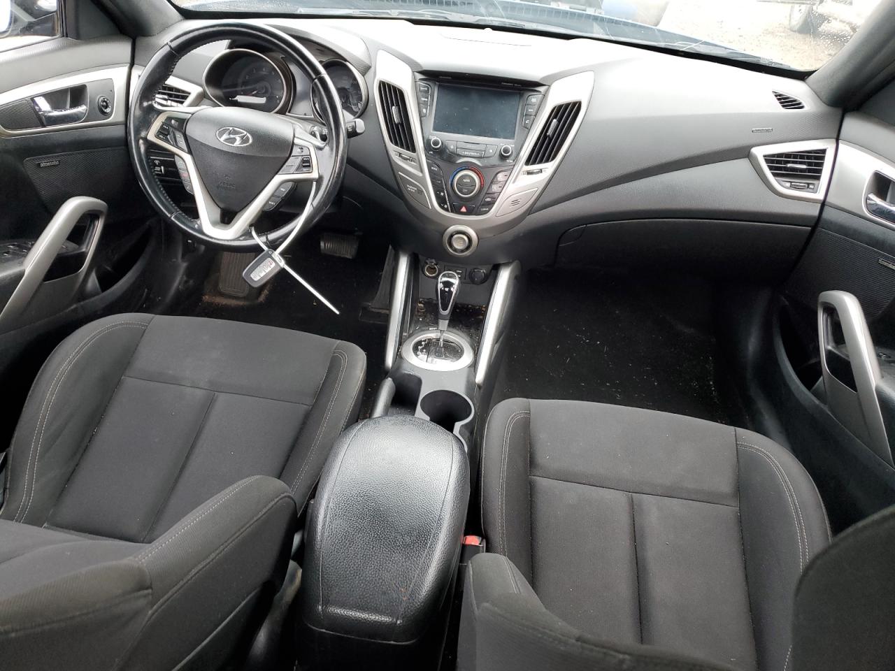 2017 Hyundai Veloster - Image 8