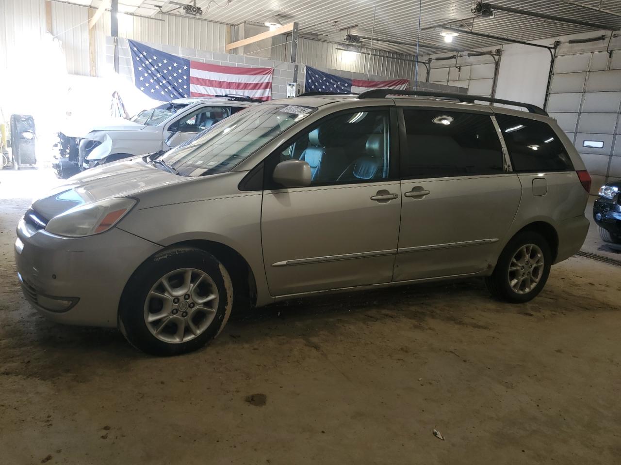 2004 Toyota Sienna - Image 1