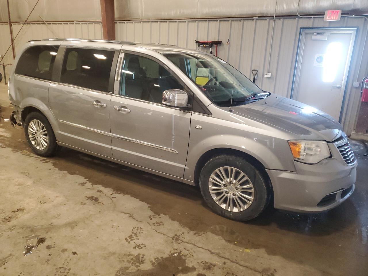 2014 Chrysler Town & Country - Image 4