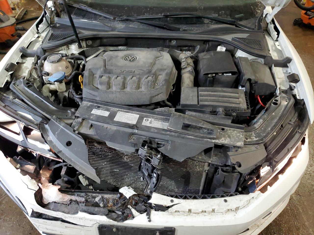 2018 Volkswagen Passat - Image 11