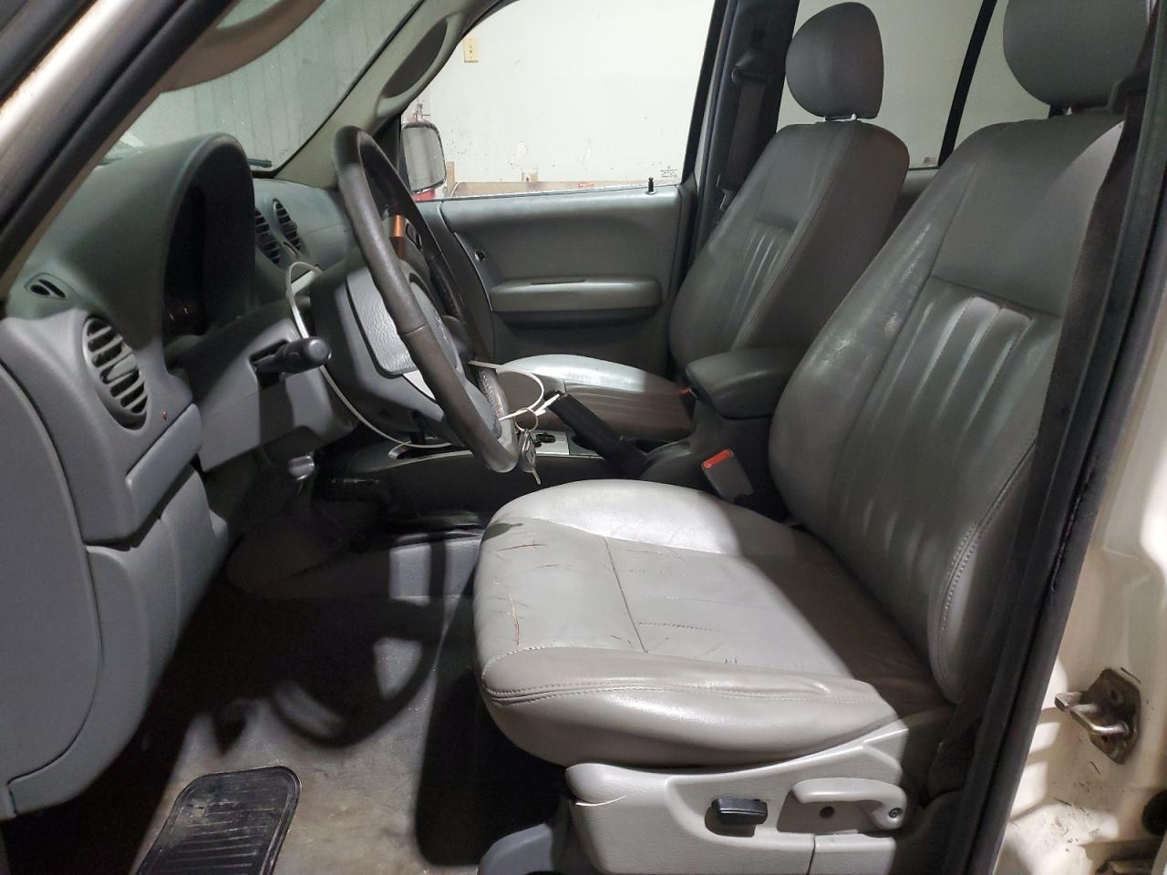 2006 Jeep Liberty (North America) - Image 7